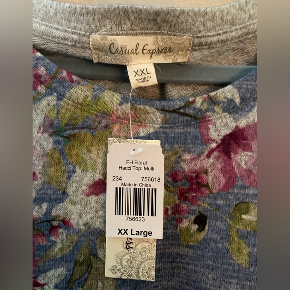 Women’s Casual Express Top Long Sleeve Size 2X Blue With Flower Pattern - Picture 2 of 5